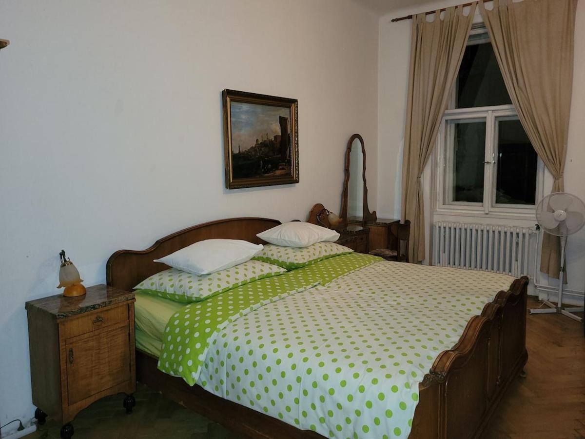 Apartment Bright 2bdr Sleeps 8 Near Center M1 *