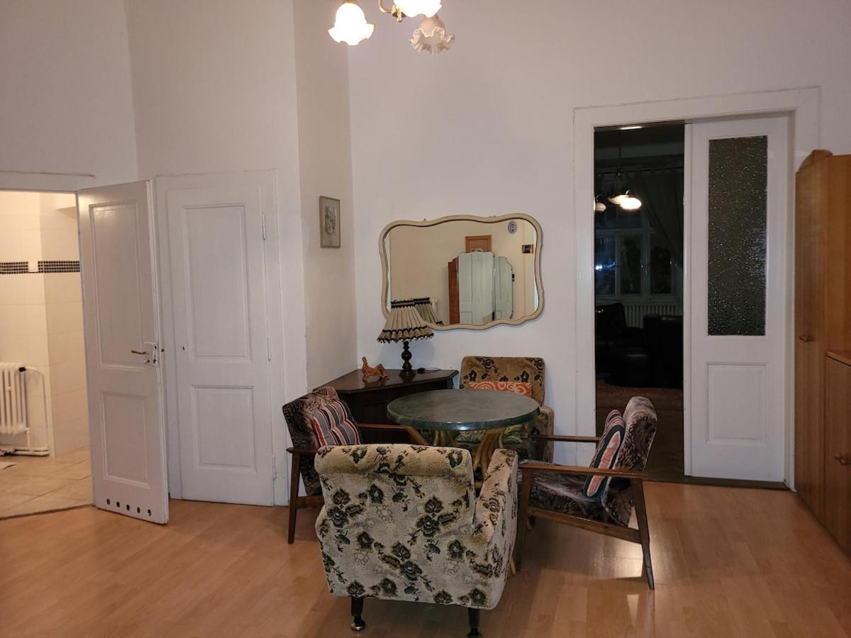 Bright 2bdr Sleeps 8 Near Center M1 *