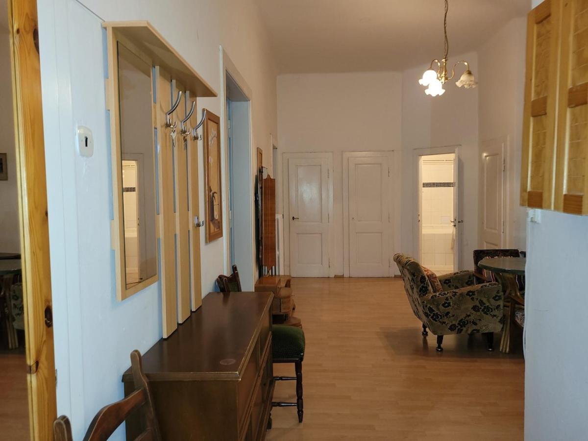 Apartment Bright 2bdr Sleeps 8 Near Center M1 Prague
