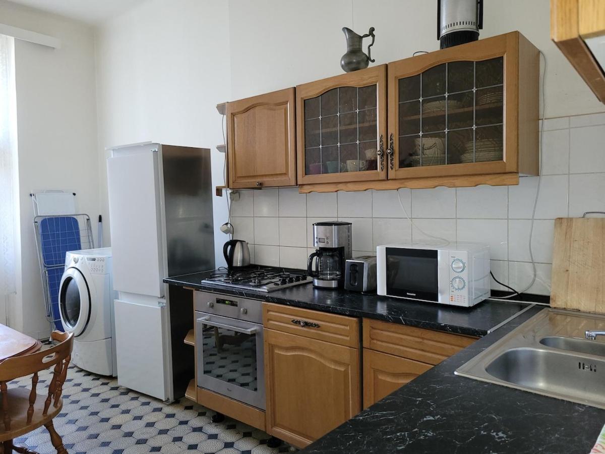 Bright 2bdr Sleeps 8 Near Center M1 Apartment *