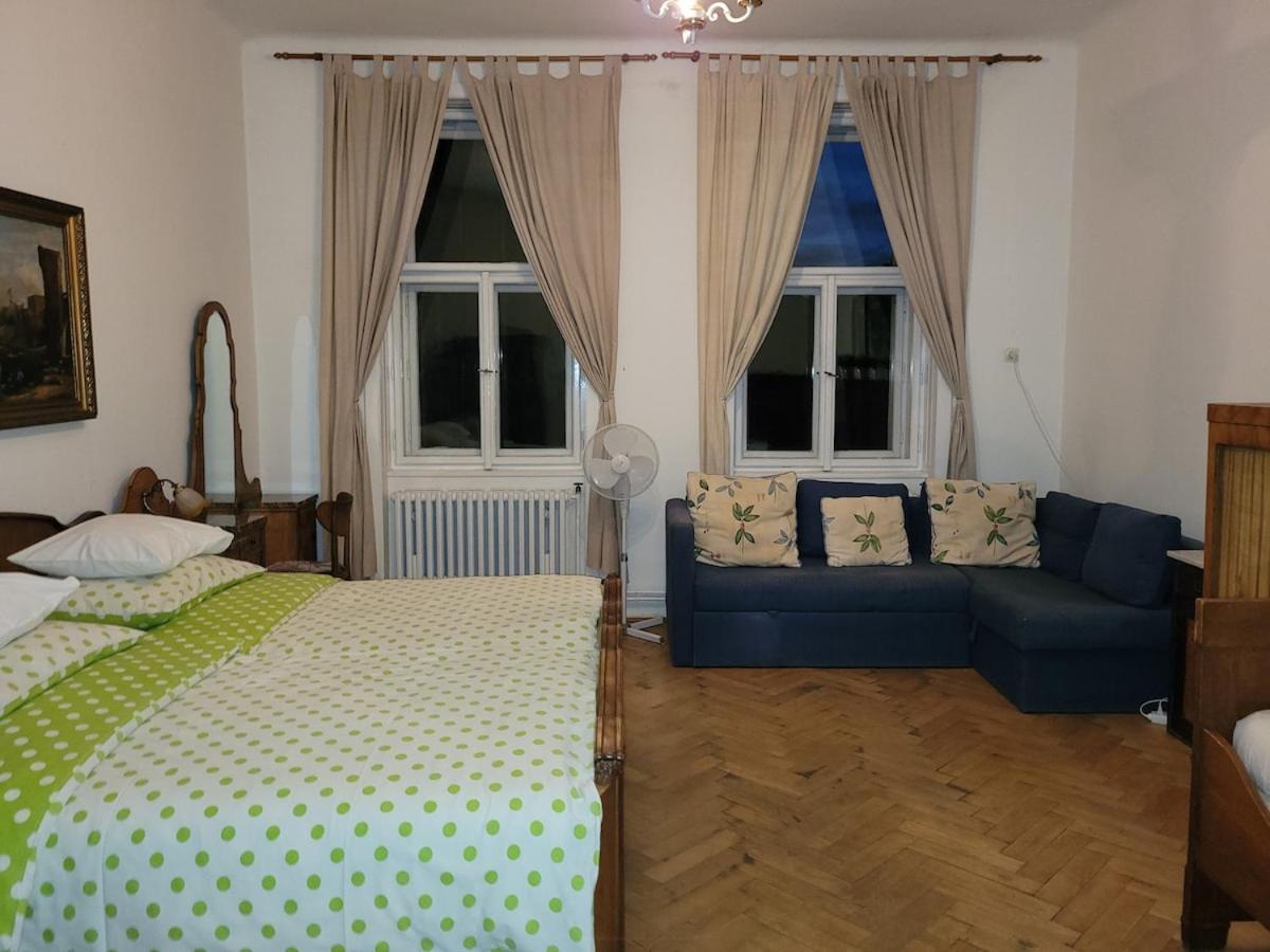 Apartment Bright 2bdr Sleeps 8 Near Center M1 Prague